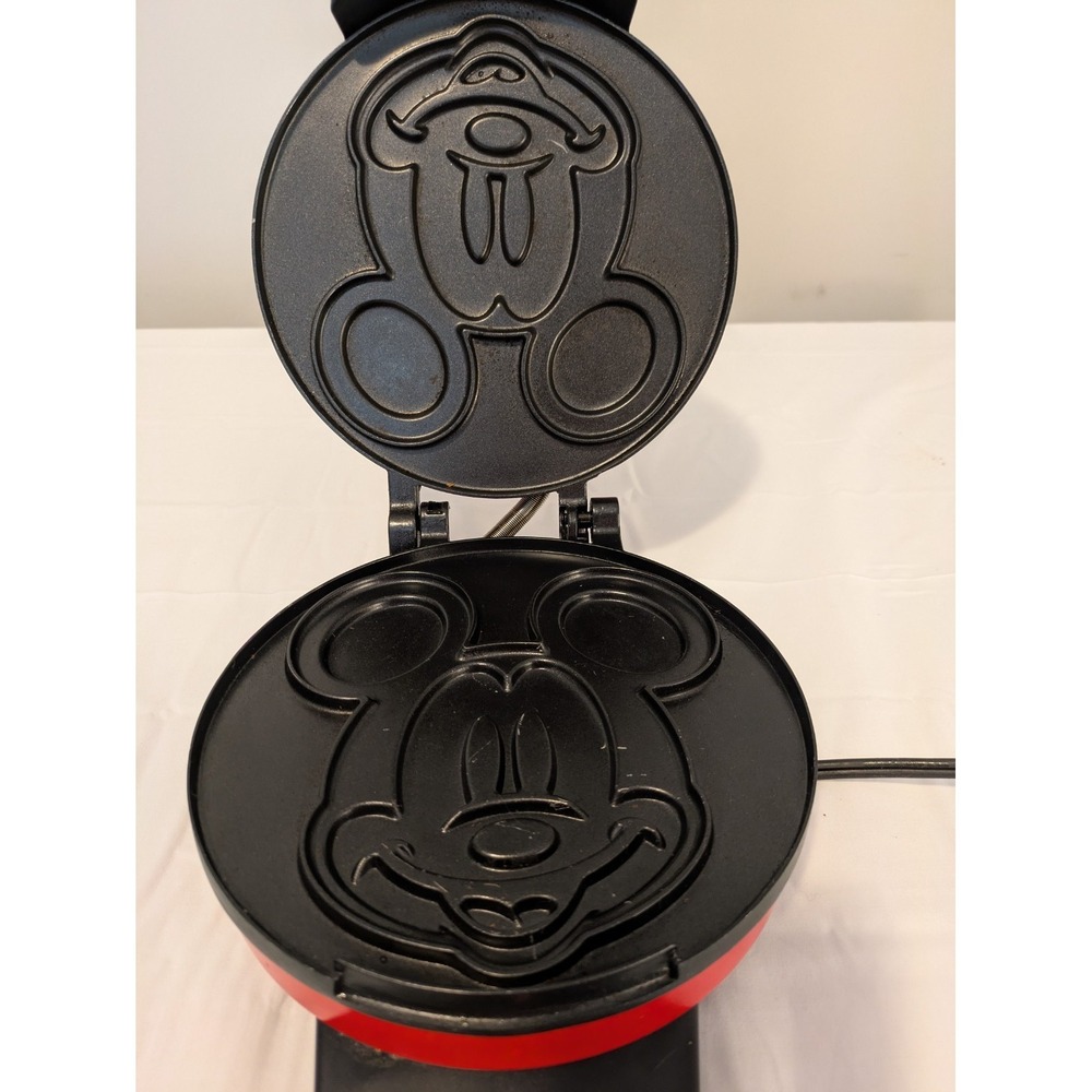 Disney Mickey Mouse 7.5 Inch‎ Waffle Maker (Tested) - Picture 4 of 6